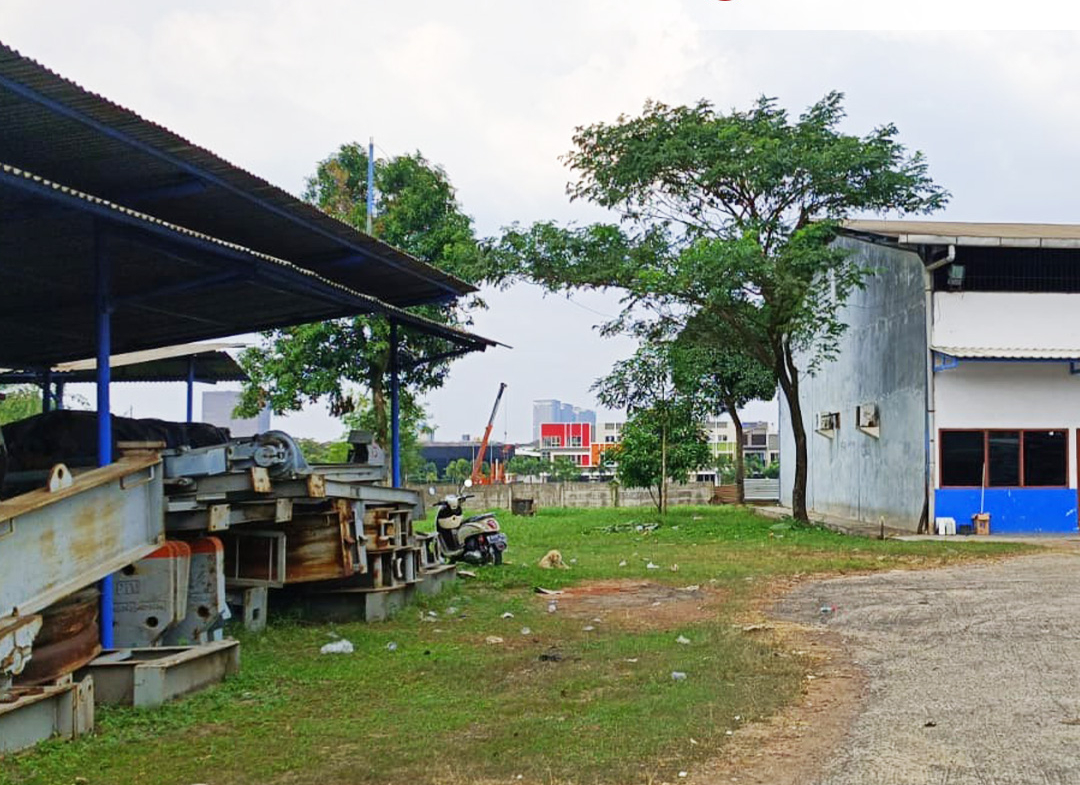 Gudang di Jalan Raya Legok, Karawaci, Tangerang, Banten