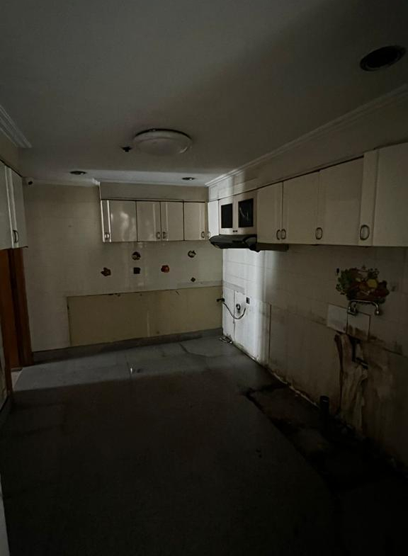 3 bed combine unit – middle floor – total renovation