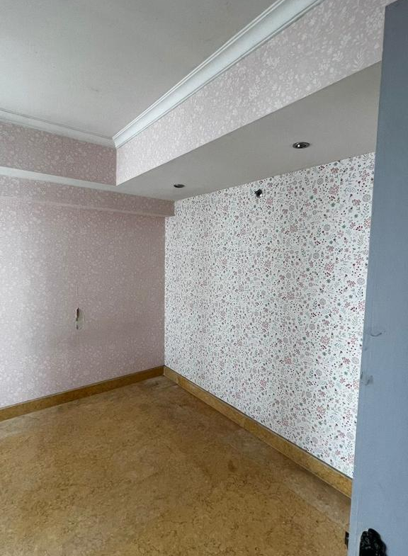 3 bed combine unit – middle floor – total renovation