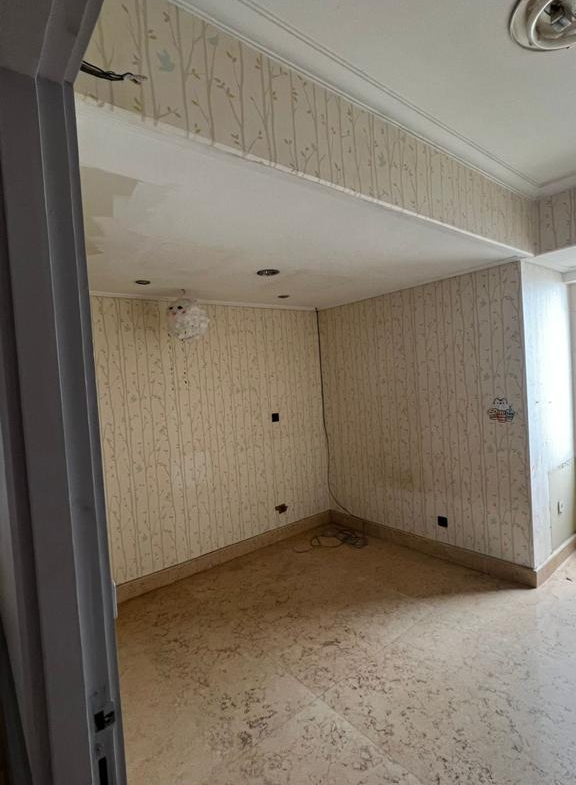 3 bed combine unit – middle floor – total renovation