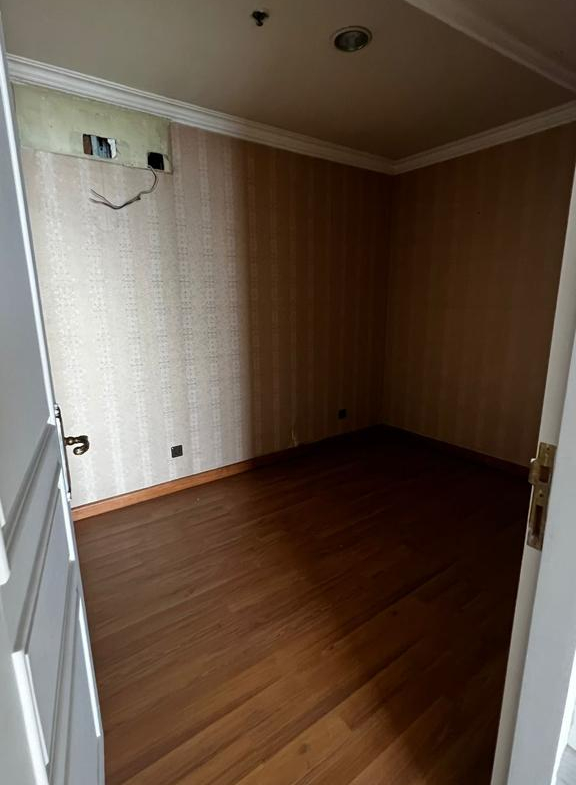 3 bed combine unit – middle floor – total renovation