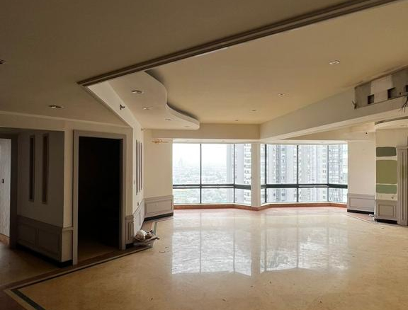 3 bed combine unit – middle floor – total renovation