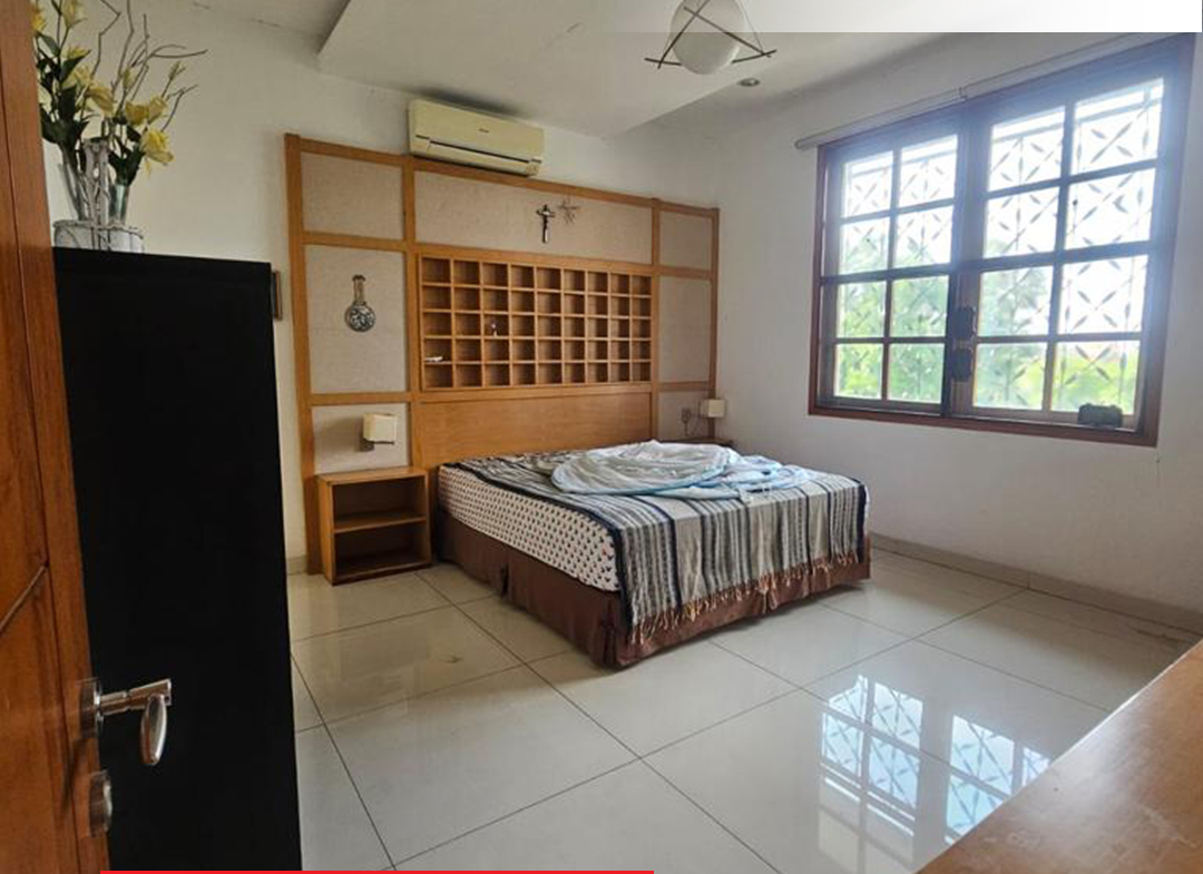 Intercon Rumah Mewah 3 Lantai Taman Kebon Jeruk, Jakarta Barat