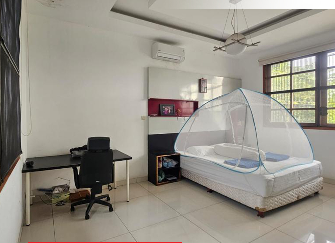 Intercon Rumah Mewah 3 Lantai Taman Kebon Jeruk, Jakarta Barat