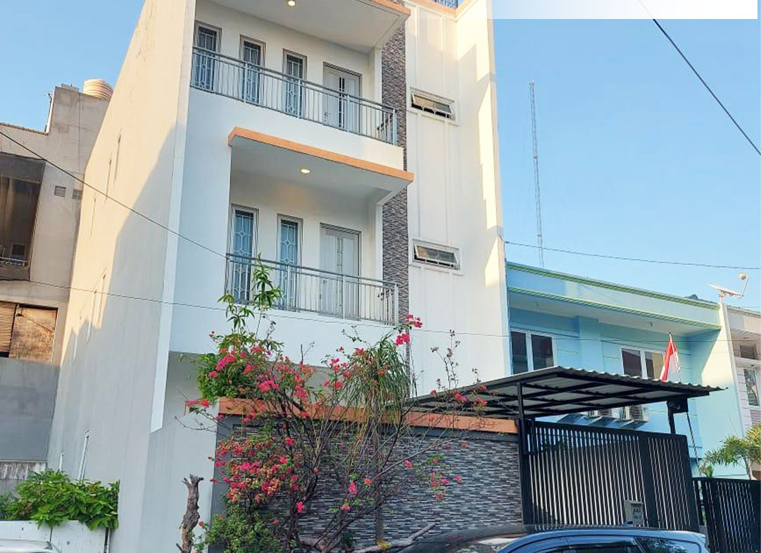 Rumah 3 Lantai di Jl. Taman Ratu, Kebon Jeruk, Jakarta Barat