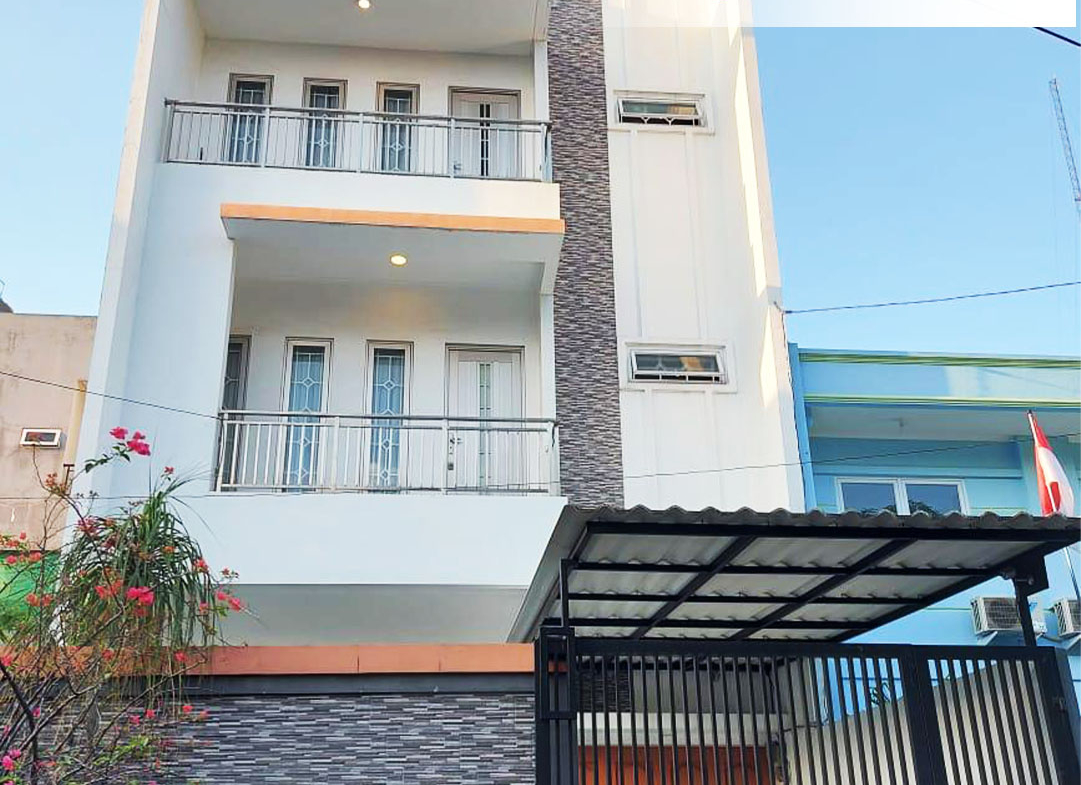 Rumah 3 Lantai di Jl. Taman Ratu, Kebon Jeruk, Jakarta Barat