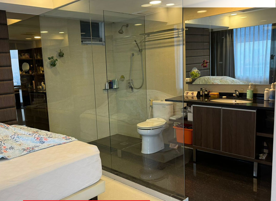 Sangat Luas 264 sqm, 4 Bedrooms, Semi Furnished, High Floor