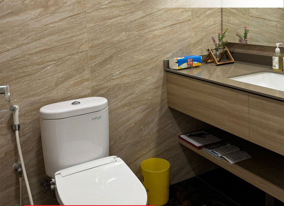Sangat Luas 264 sqm, 4 Bedrooms, Semi Furnished, High Floor