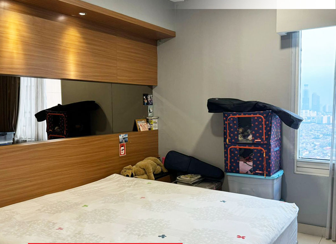Sangat Luas 264 sqm, 4 Bedrooms, Semi Furnished, High Floor