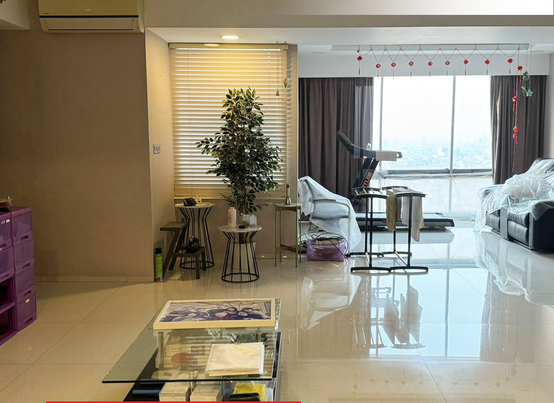 Sangat Luas 264 sqm, 4 Bedrooms, Semi Furnished, High Floor