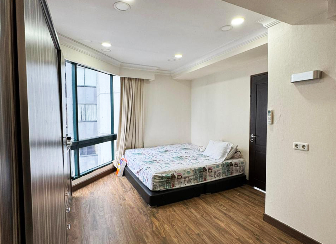 Dijual Semi Furnished, 2 Bedroom, High Floor, Taman Anggrek Condominium
