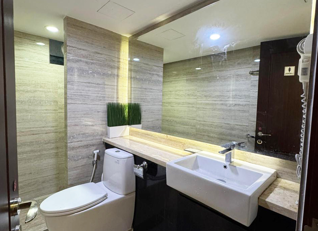 Dijual Semi Furnished, 2 Bedroom, High Floor, Taman Anggrek Condominium