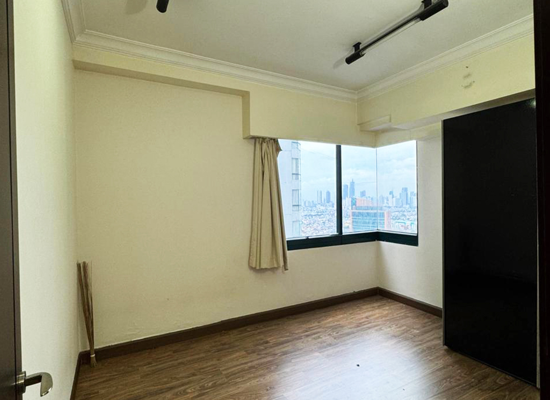 Dijual Semi Furnished, 2 Bedroom, High Floor, Taman Anggrek Condominium