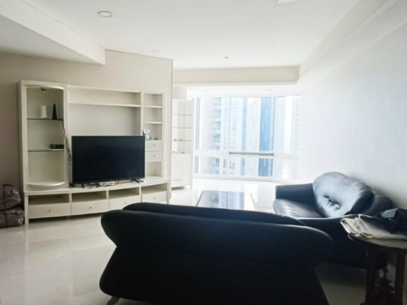 Disewa Fully Furnished, 3 Kamar Tidur, Lantai Tengah, Taman Anggrek Condominium