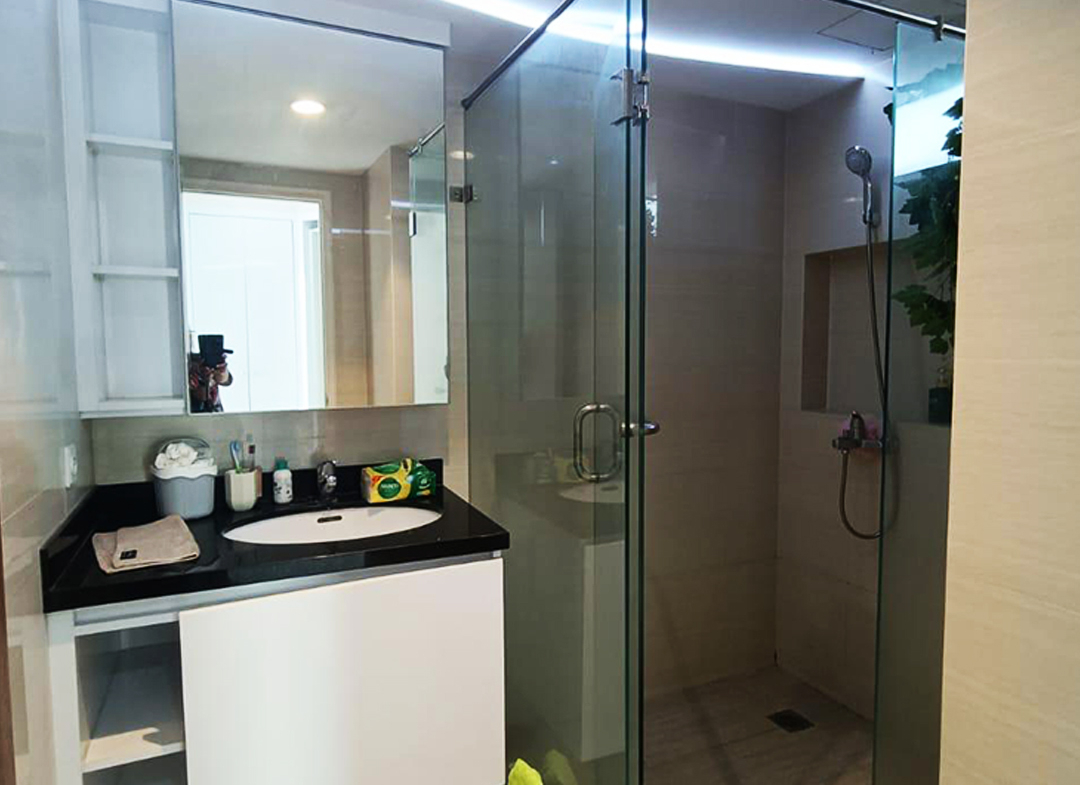 Disewa Fully Furnished, 3 Kamar Tidur, Lantai Tengah, Taman Anggrek Condominium