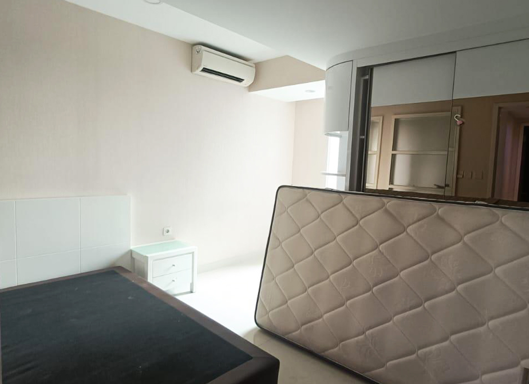 Disewa Fully Furnished, 3 Kamar Tidur, Lantai Tengah, Taman Anggrek Condominium