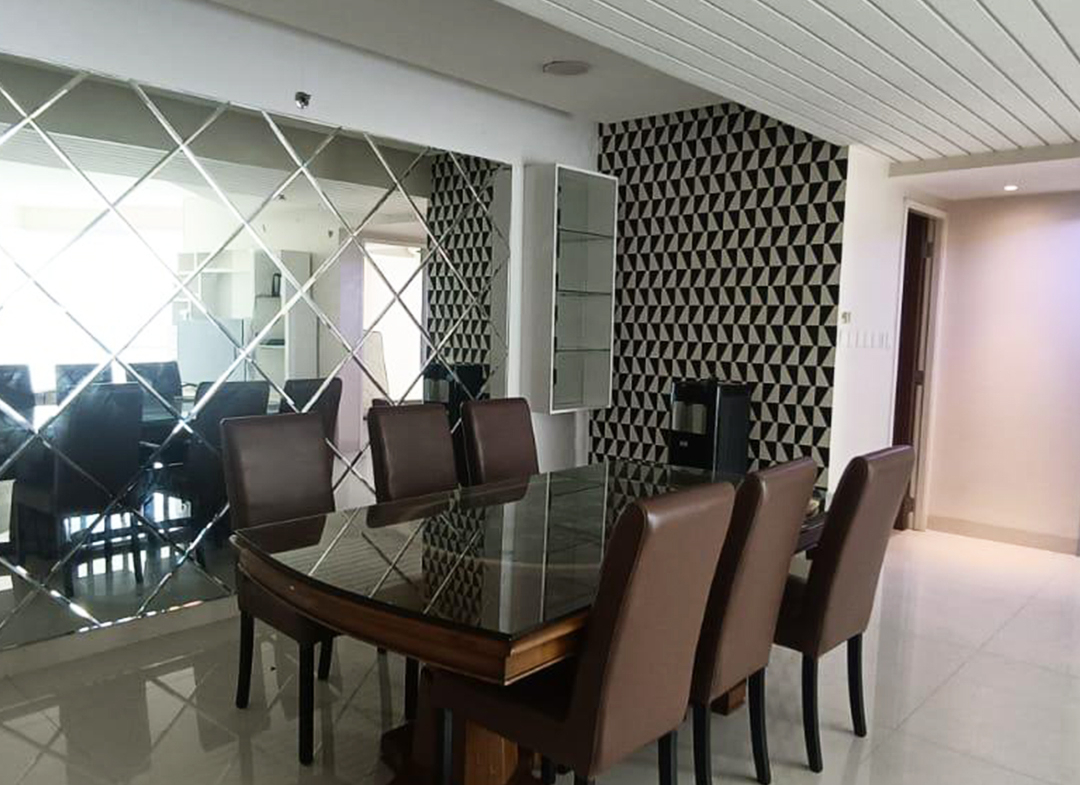 Disewa Fully Furnished, 3 Kamar Tidur, Lantai Tengah, Taman Anggrek Condominium