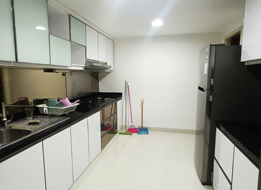 Disewa Fully Furnished, 3 Kamar Tidur, Lantai Tengah, Taman Anggrek Condominium
