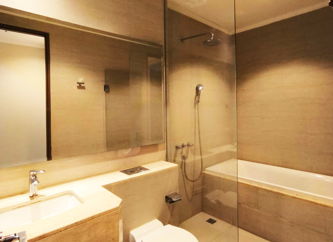 Sewa Fully Furnished Taman Anggrek Residences 2 Bed + 1, 99sqm = 135juta/tahun, Low Floor, Pool View