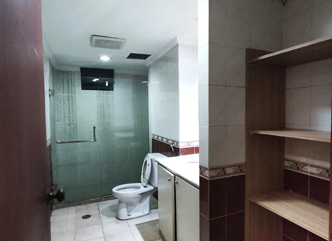 Dijual Cepat!! Taman Anggrek Condominium 6 Bedroom, Semi Furnished, Low Floor