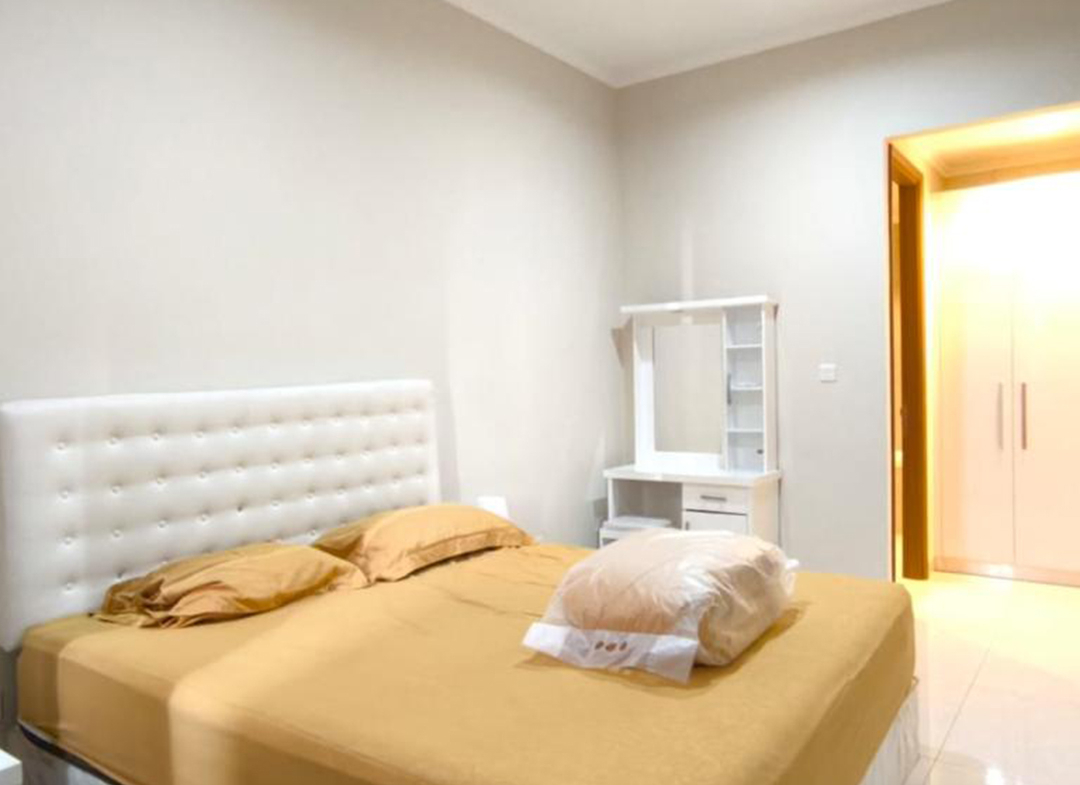 Sewa Fully Furnished Taman Anggrek Residences 2 Bed + 1, 99sqm = 135juta/tahun, Low Floor, Pool View