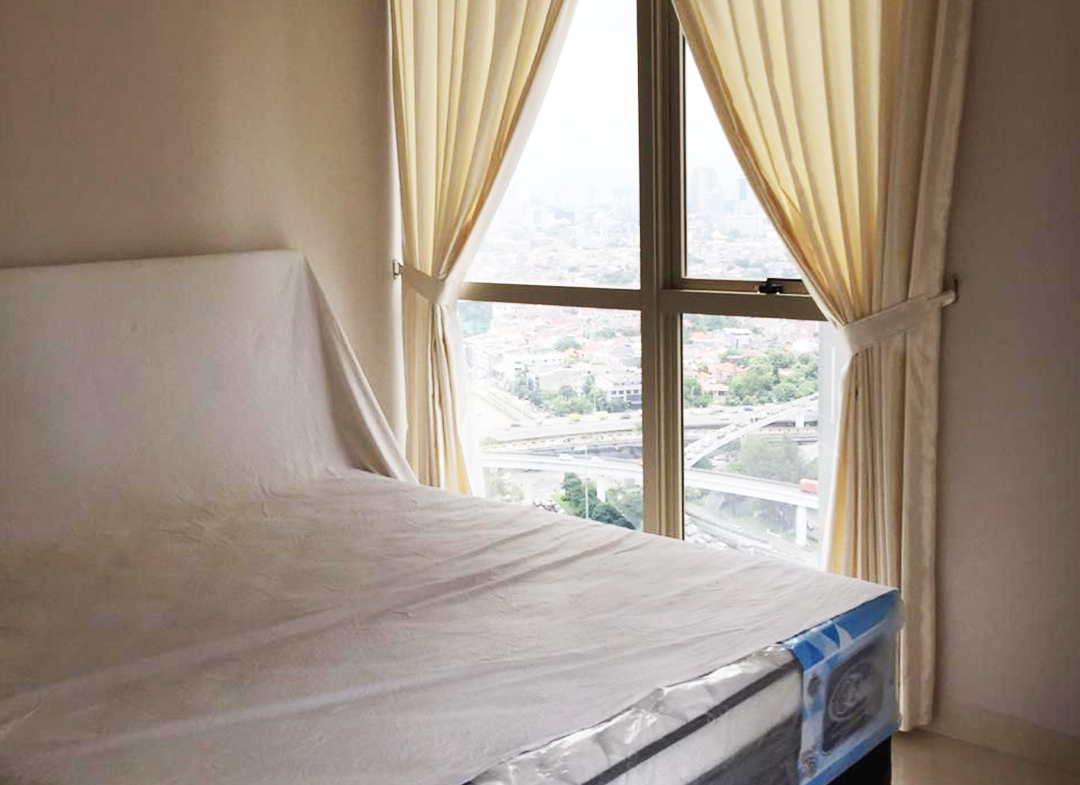 Rent Fully Furnished 2 Bedroom, High Floor, Pool View at Taman Anggrek Residences