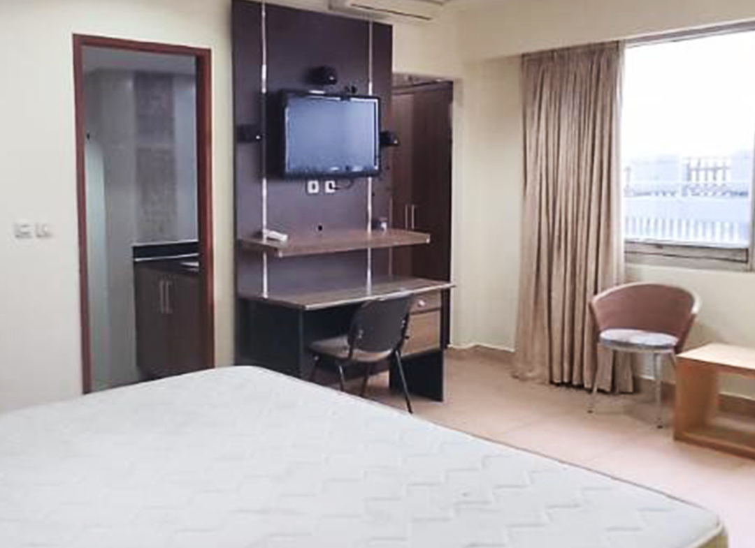 Dijual Cepat!! Taman Anggrek Condominium 6 Bedroom, Semi Furnished, Low Floor