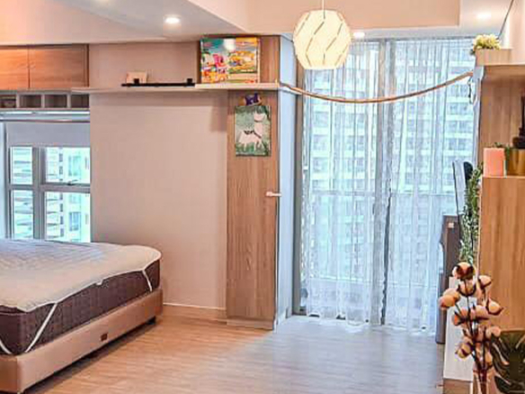 Taman Anggrek Residences Fully Furnished 1 Bedroom, Middle Floor, Pool View