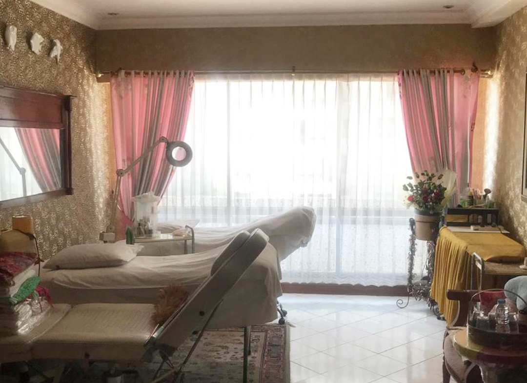 Taman Anggrek Condominium 2 Bed, Semi Furnished, Low Floor, Pool View