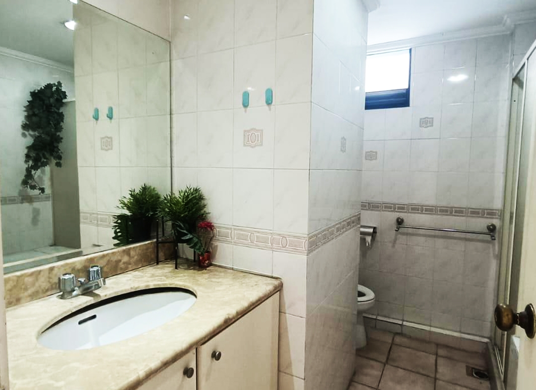 Disewa Fully Furnished 3 Bedroom, Middle Floor, Taman Anggrek Condominium