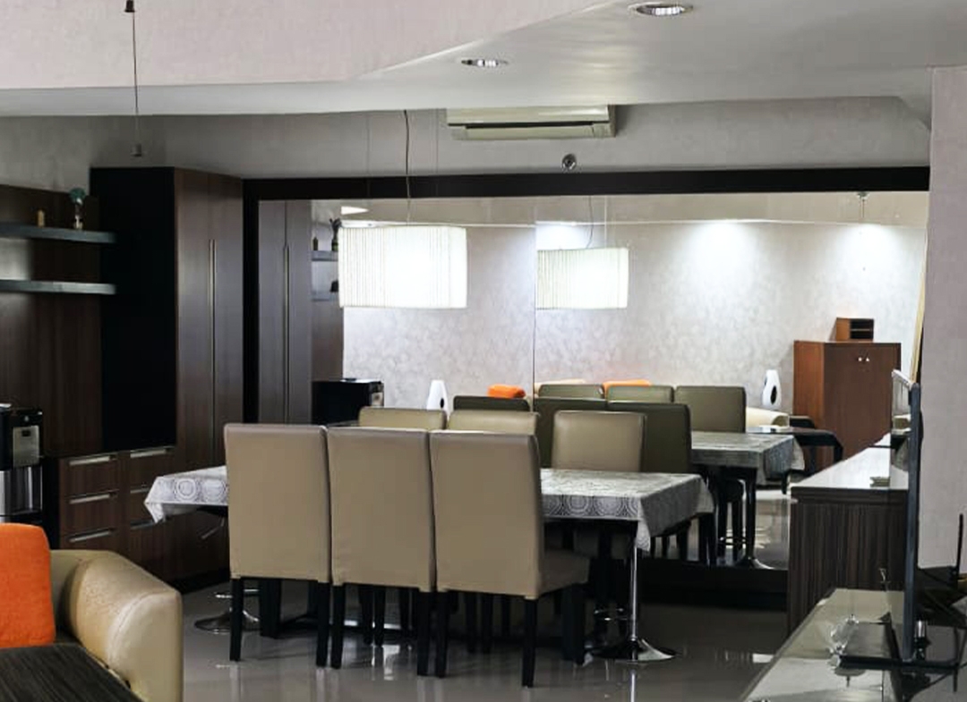 Disewa Taman Anggrek Condominium, Fully Furnished 3 Bedrooms, Middle Floor