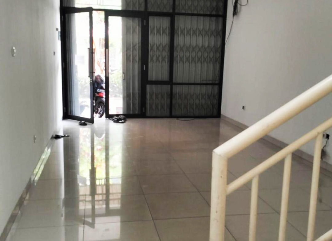 Termurah, Dijual Rukan Baru minimalis modern di Jalan Aries Utama, Jakarta Barat