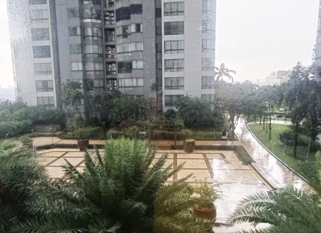 Dijual 1.5 bio, Taman Anggrek Condominium 2 Kamar Tidur, Fully Furnished, Lantai Bawah