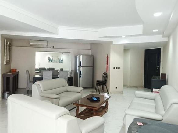 Dijual 2.3M, Semi Furnished 3 Bedrooms, Middle Floor, Taman Anggrek Condominium