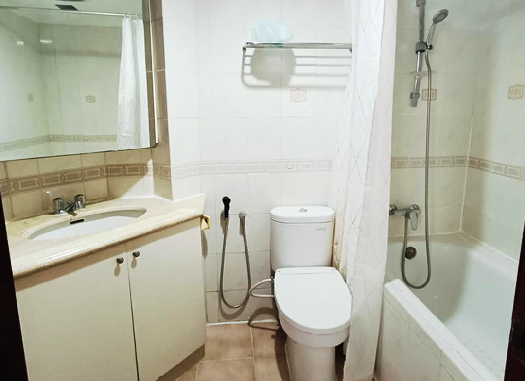 Dijual 1.6M, Fully Furnished 2 Bedroom 88m2, Middle Floor, Taman Anggrek Condominium