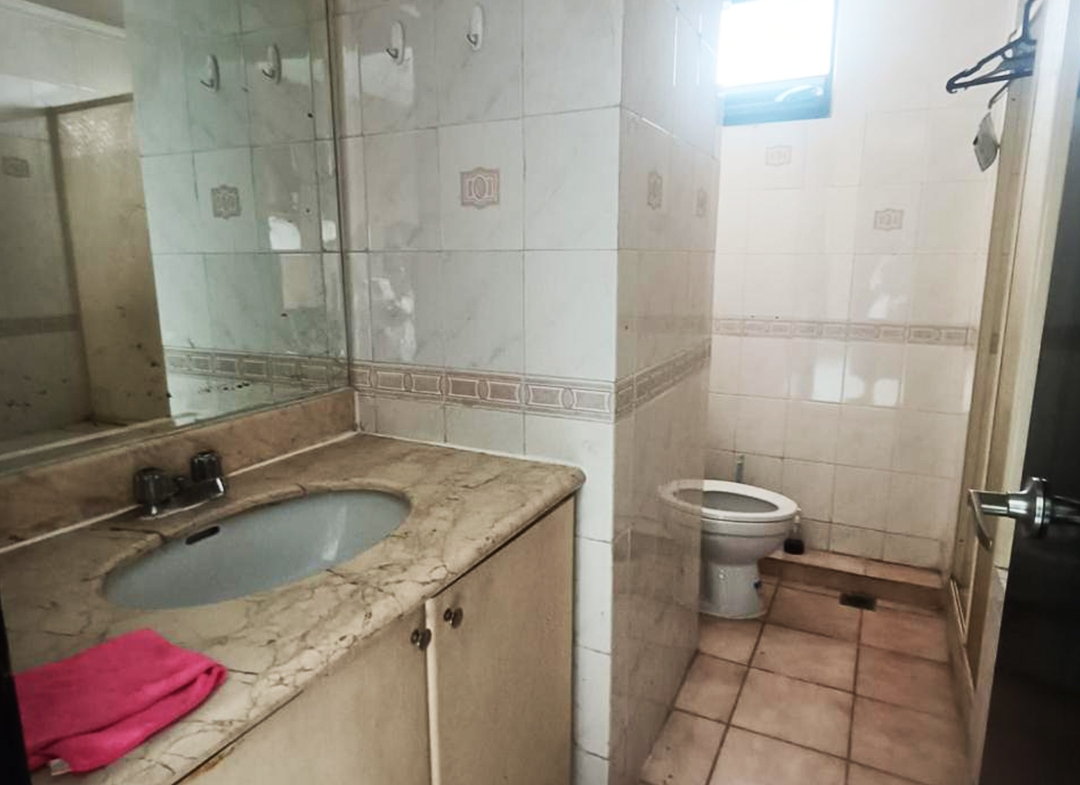 Dijual 2.3M, Semi Furnished 3 Bedrooms, Middle Floor, Taman Anggrek Condominium
