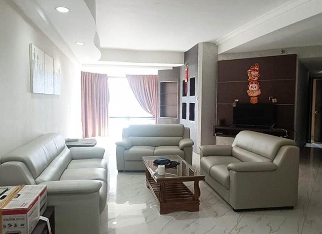 Dijual 2.3M, Semi Furnished 3 Bedrooms, Middle Floor, Taman Anggrek Condominium