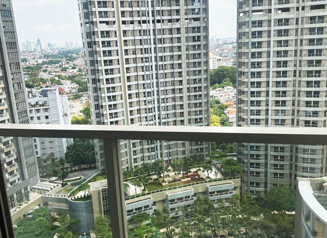 Dijual 1 milyar, Taman Anggrek Residences 1 Bedroom, Semi Furnished, Pool View
