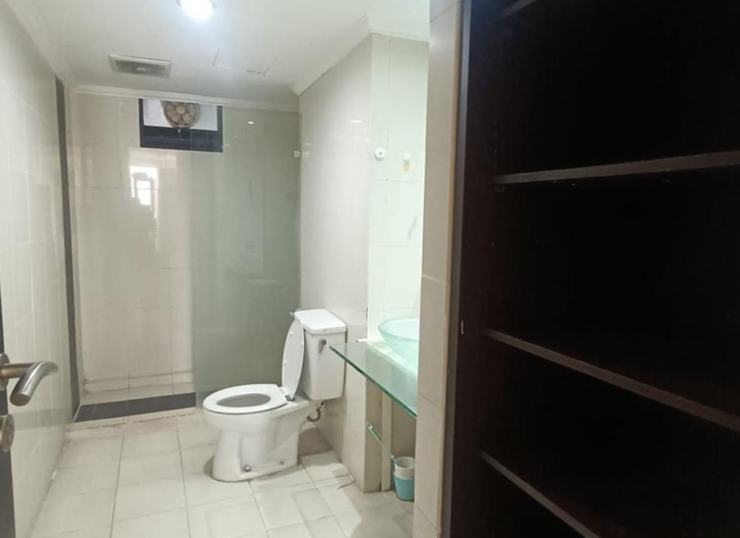 Dijual 2.2M, Fully Furnished 3 Bedrooms, Middle Floor, Taman Anggrek Condominium