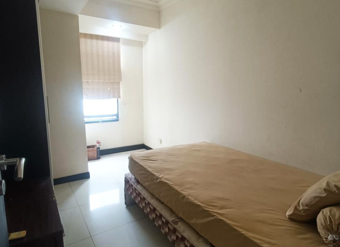 Dijual 2.2M, Fully Furnished 3 Bedrooms, Middle Floor, Taman Anggrek Condominium
