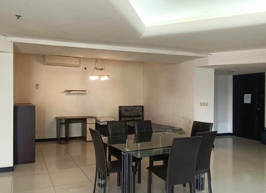 Dijual 2.2M, Fully Furnished 3 Bedrooms, Middle Floor, Taman Anggrek Condominium