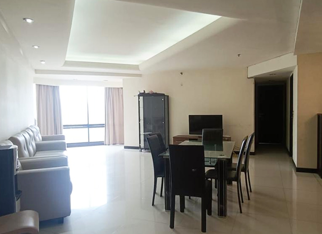 Dijual 2.2M, Fully Furnished 3 Bedrooms, Middle Floor, Taman Anggrek Condominium