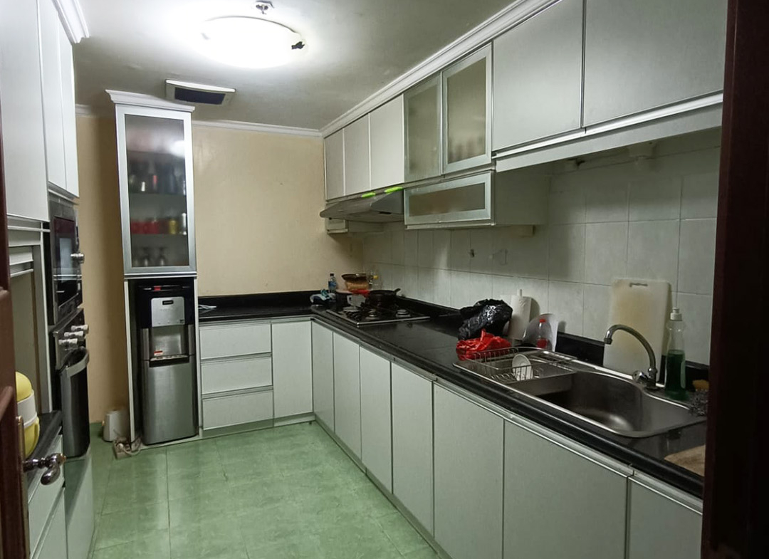 Dijual 2.5M, Fully Furnished, 3 Bedroom, Low Floor, Taman Anggrek Condominium