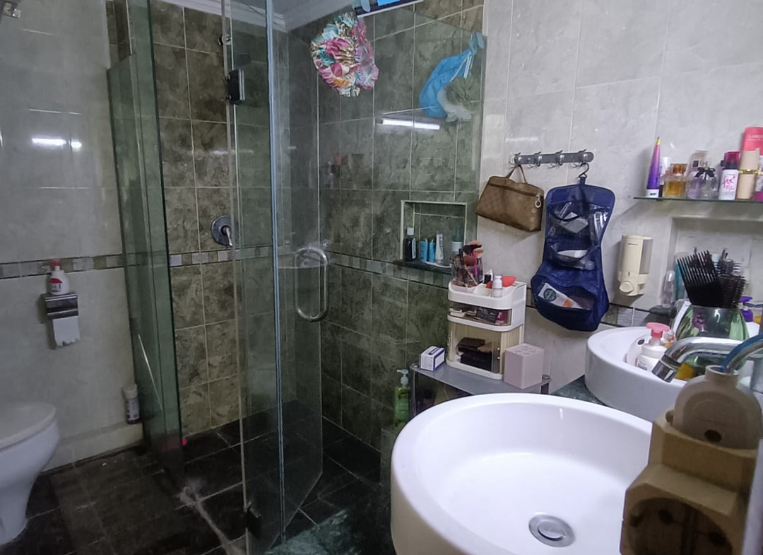 Dijual 2.5M, Fully Furnished, 3 Bedroom, Low Floor, Taman Anggrek Condominium