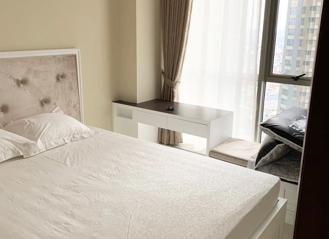 Dijual 2.8 milyar, Fully Furnished 2 Bedroom, Taman Anggrek Residences, Pool View