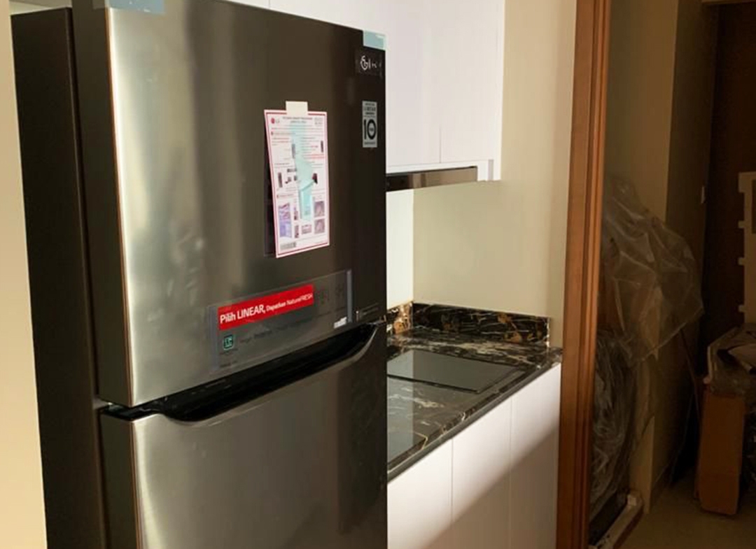 Dijual 2.8 milyar, Fully Furnished 2 Bedroom, Taman Anggrek Residences, Pool View